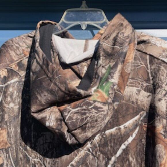 Camouflage Waterproof Hunting Jacket . Size: 2XL {50-52} . w/ Hoodie . Realtree - Picture 3 of 5